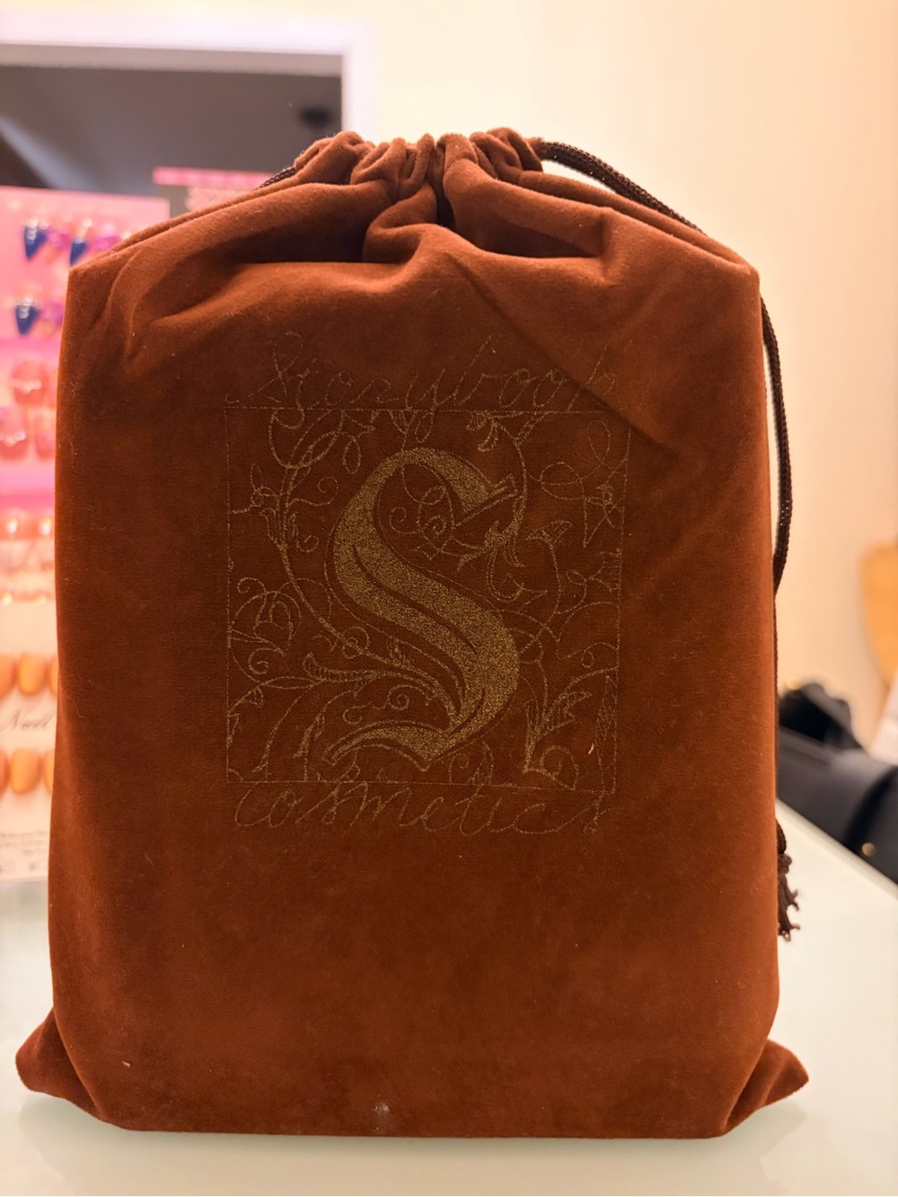Storybook Cosmetics Eye shadow book with mirror (Revolution)